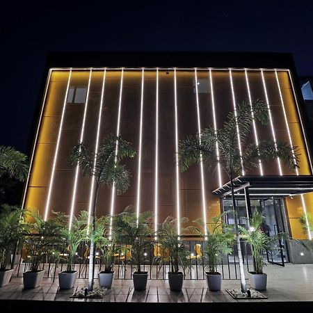 Fabhotel Oasis Yellow Courtyard Бопал Екстериор снимка