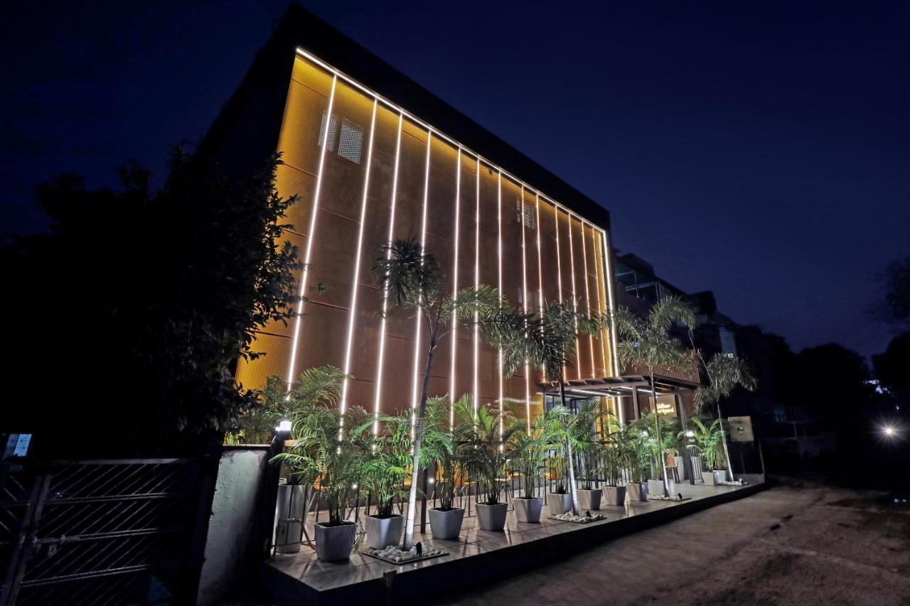 Fabhotel Oasis Yellow Courtyard Бопал Екстериор снимка